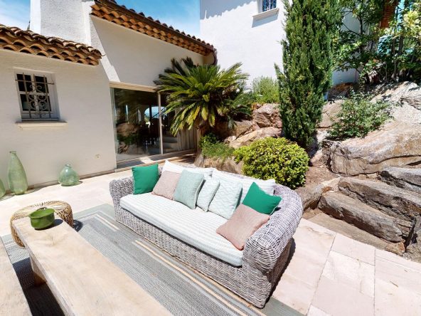 Gold_Belle-Isn-Patio